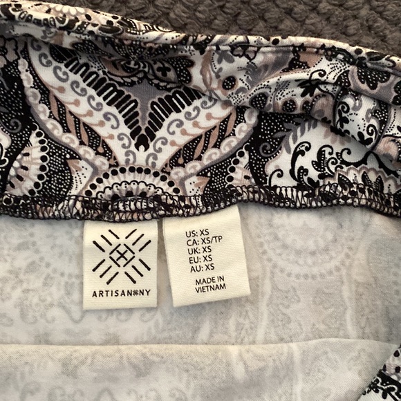 Artisan skirt , size xs Beautiful Black, white bit of grey,and brown. Never worn - Picture 4 of 4